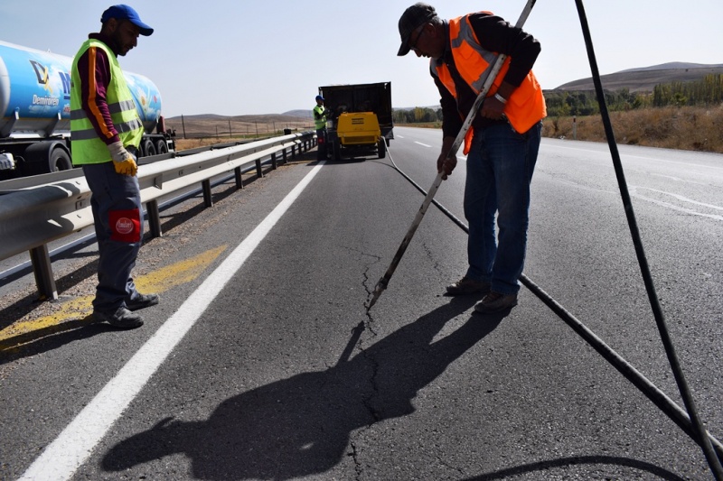 Crack repair of asphalt roads